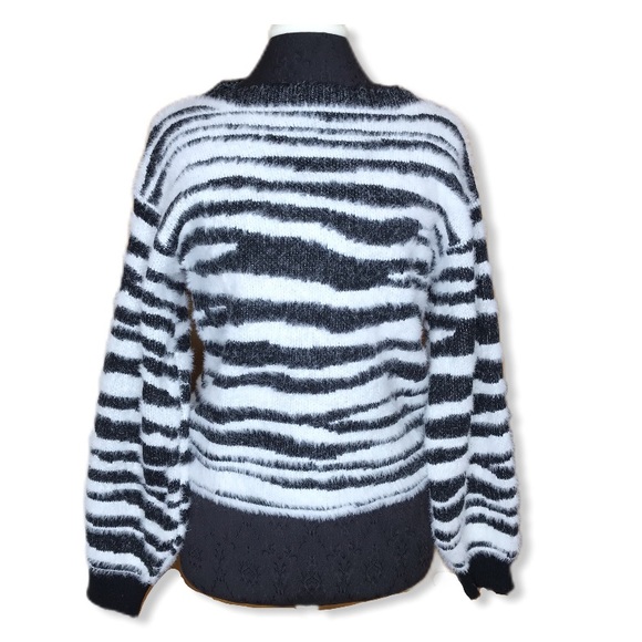 Blashe Zebra Print Eyelash Crew Neck Sweater - Picture 4 of 8
